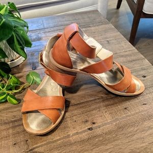 Clarks brown leather sandals 7.5